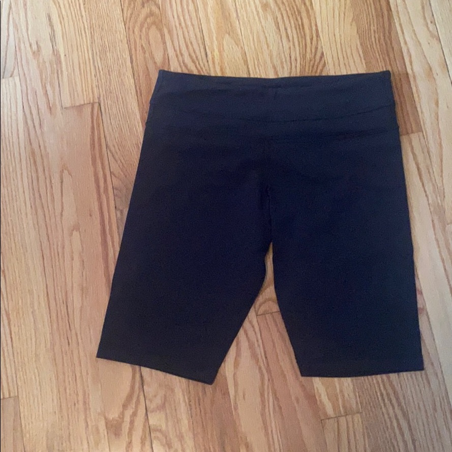 Lululemon Wunder Under Shorts - Size 6